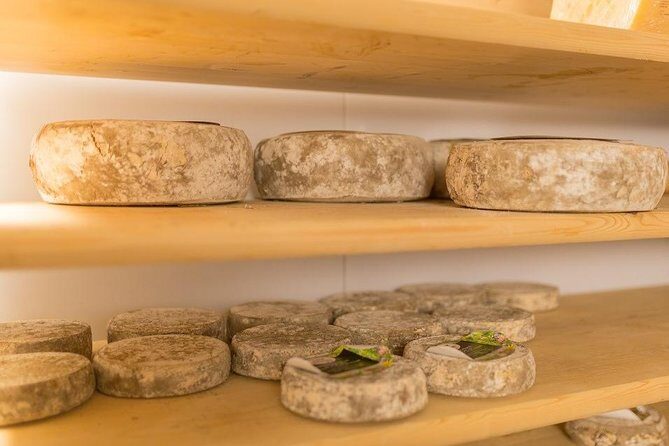 Lyon Old Town Food & Wine Tasting Tour including a Bouchon Lyonnais - A Detailed Look at What to Expect