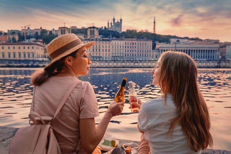 Lyon: Private Photoshoot with a Professional Photographer - Frequently Asked Questions