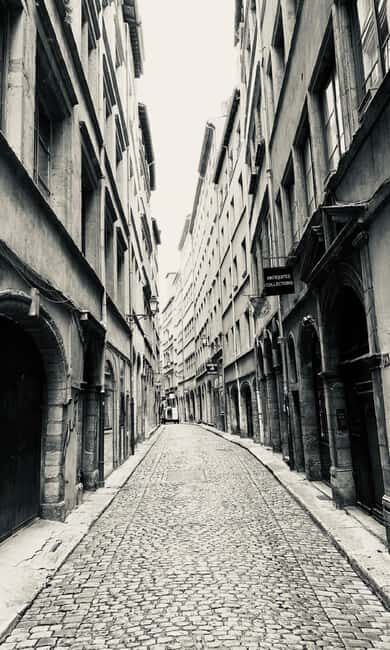 Lyon: Private Walking Tour of "Traboules" in the Old Town - Key Points