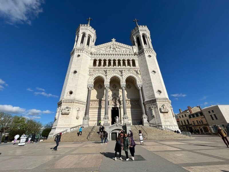 Lyon : Visit Lyon on a private half-day tour with a driver - Key Points