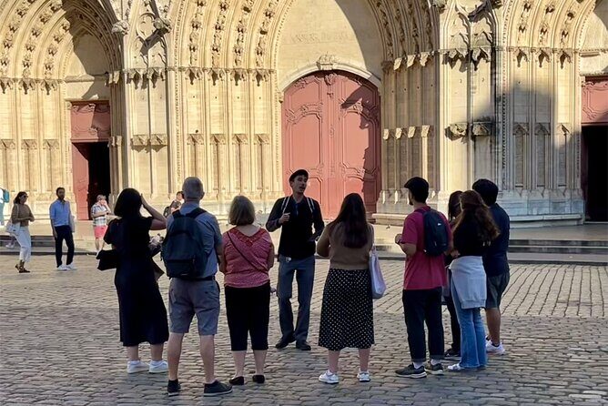 Lyon's History and Must-Sees with a Local! (English Walking Tour) - Key Points