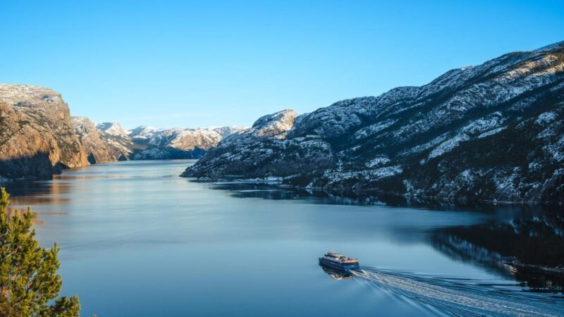 Lysefjorden cruise & Preikestolen guided hike - winter - An In-Depth Look at the Tour Experience