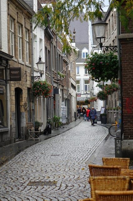 Maastricht: Day trip from Amsterdam with 3 country point - Maastricht: Day trip from Amsterdam with 3 country point