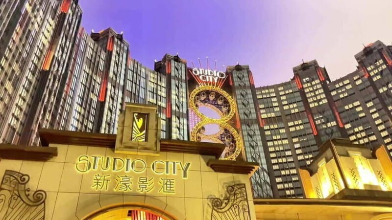 Macau: Worlds Only 8-Shaped Ferris Wheel - Location and Accessibility
