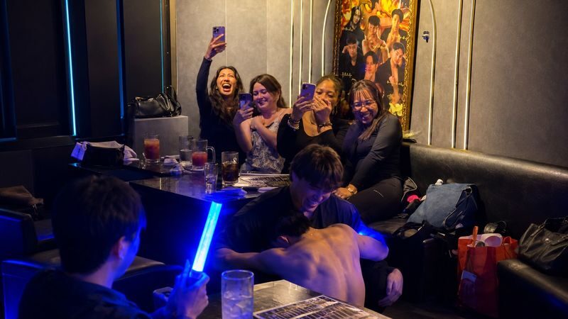 Macho Macho Kabukicho Branch: Muscle Bar Experience - Choosing among the three packages