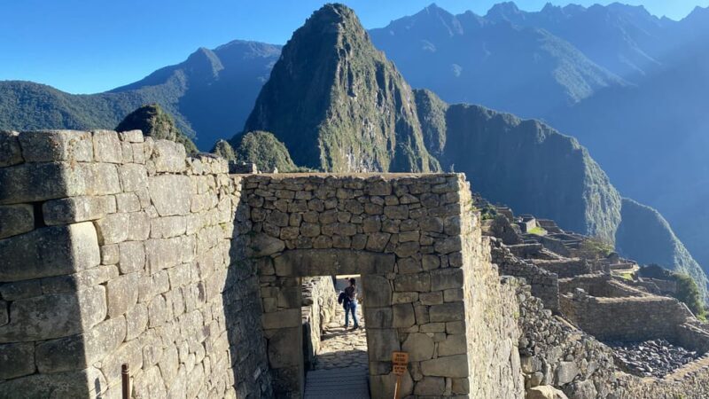 Machu Picchu: Group Guided Tour - From Arrival to the Main Platforms