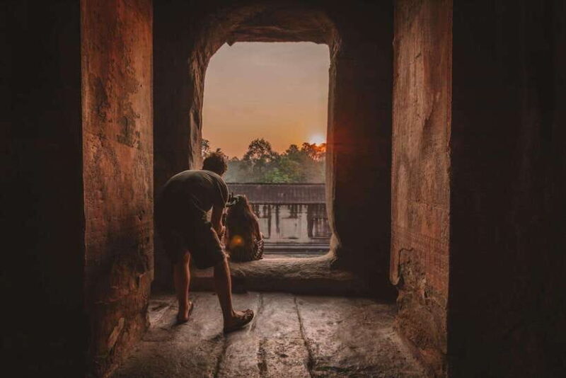 Mad Monkey Siem Reap Sunrise Angkor Wat Temple Tour - Key Points