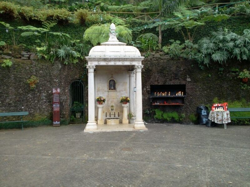 Madeira: Monte Sightseeing Tour & Toboggan Sled Ride - Discovering Monte and Its Hidden Charms