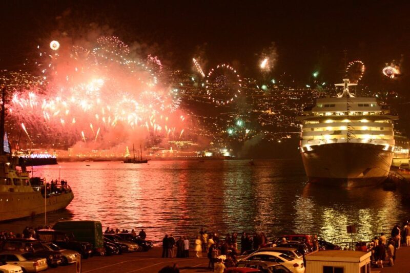 Madeira: New Year's Eve Fireworks by Catamaran - An Authentic Look at the Madeira New Year’s Eve Catamaran Cruise
