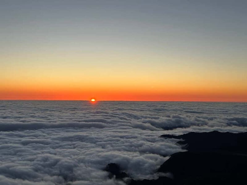 Madeira: Sunrise at Pico do Arieiro with short hike on PR1 - A Detailed Look at the Sunrise at Pico do Arieiro Tour