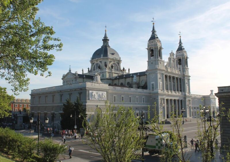 Madrid: 2-Hour City Highlights Guided Walking Tour - Exploring Madrid in Two Hours: What You Can Expect