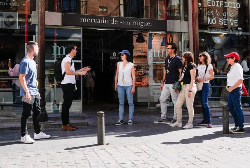 Madrid: 4-Hour Bus Tour with Royal Palace Admission - Key Points