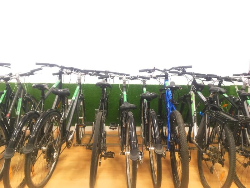 Madrid: bike rental - Discover Madrid on a Budget with Bike Rental