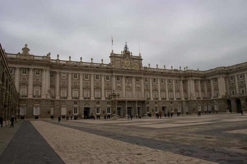 Madrid: From Royalty to Revolution Walking Tour - Key Points