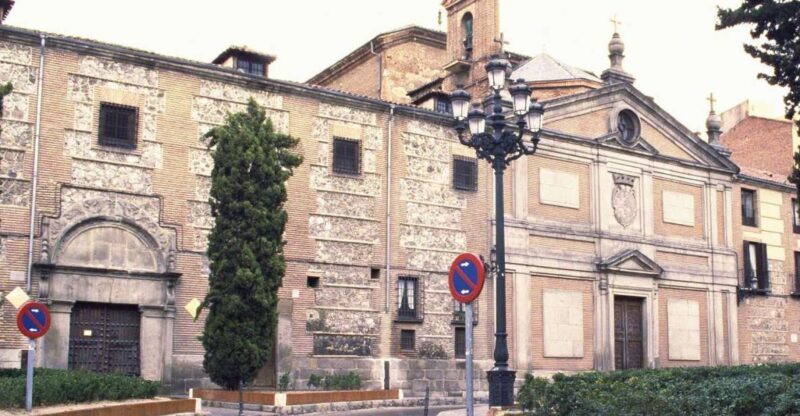 Madrid: Guided Walking Tour of Monasterio de las Descalzas - Exploring the Monasterio de las Descalzas Reales: A Deep Dive