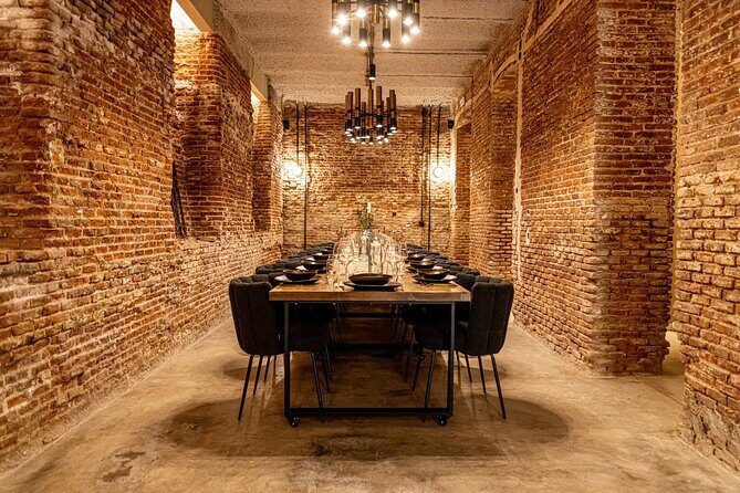 Madrid Local Tapas Tour with Private Dinner and Bottomless Wine - Why This Tour Works Well for Travelers