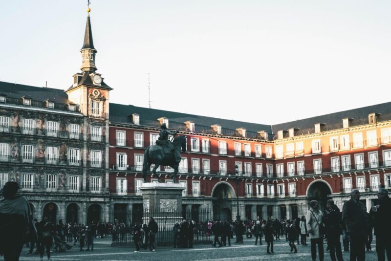 Madrid: Old Town, Poets District, and Royal Palace Tour - Practical Details and Tips