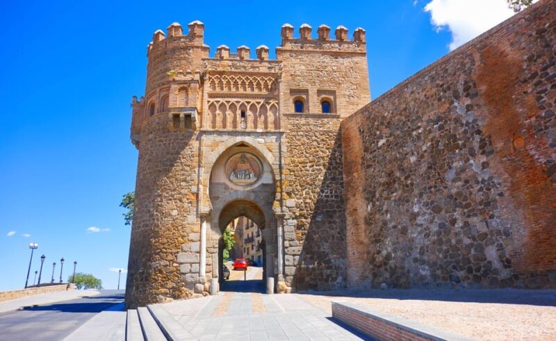 Madrid: Private Day Trip to Toledo & Segovia - Transition to Segovia: A Short Drive with Rich History