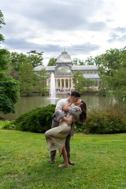 Madrid: Professional photoshoot in the Retiro park - An In-Depth Look at the Experience