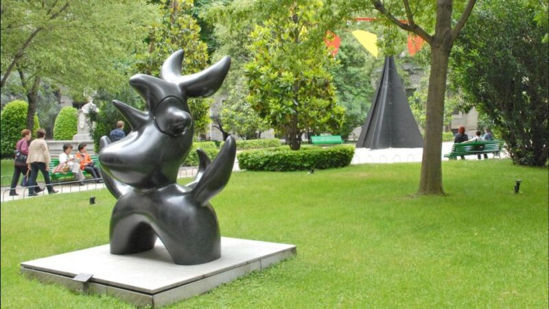 Madrid: Reina Sofia Museum Private Tour with Skip-the-Line - Visiting Temporary Exhibitions and Relaxing