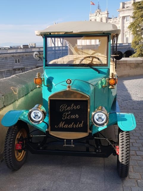 Madrid Retro Tour 120 min, old town, modern Madrid + surprise destination - Key Points