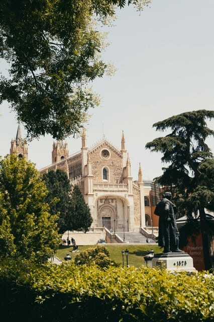 Madrid Retro Tour 120 min, old town, modern Madrid + surprise destination - FAQs