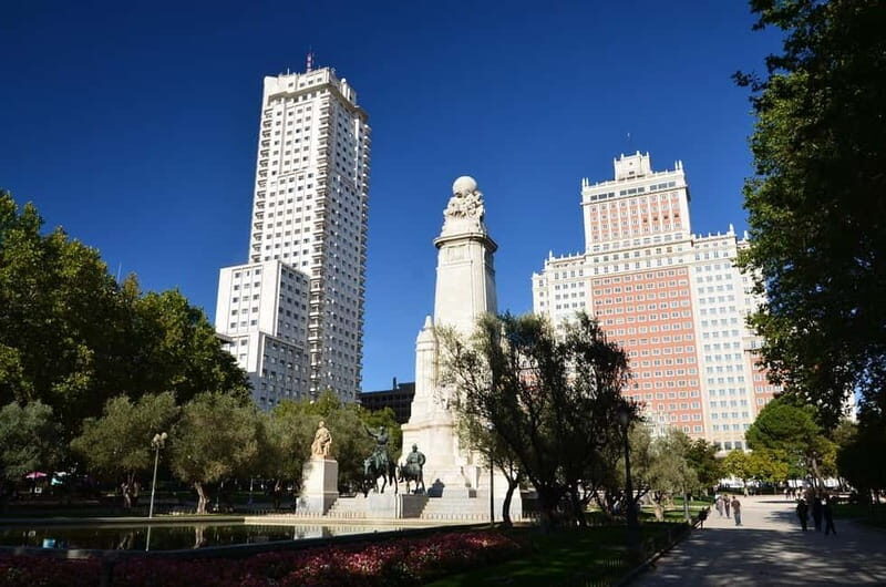 Madrid Retro Tour Madrid- 30 min - An Unconventional Way to See Madrid