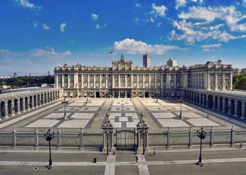 Madrid: Royal Palace Small Group Guided Tour & Wine Tasting - Exploring the Royal Palace of Madrid: A Deep Dive