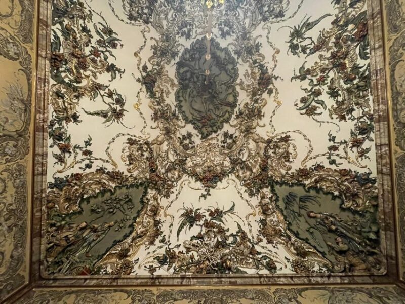 Madrid: Royal Palace tour - semi private or private - The Guide and Group Size: Making a Difference
