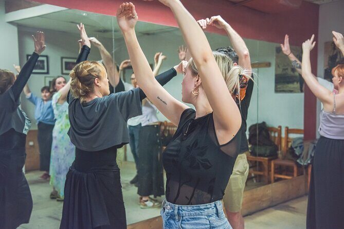 Madrid: Sevillanas with Castanets Class Experience - Key Points