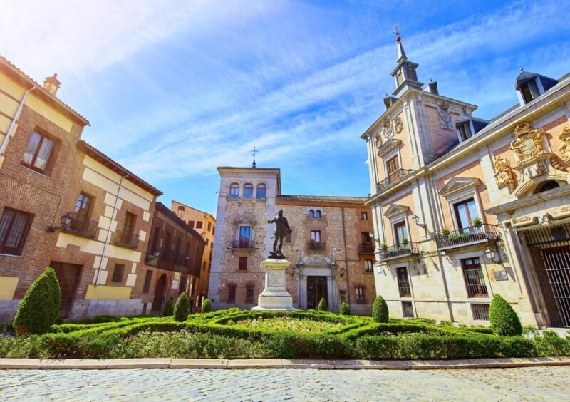 Madrid: Walking tour Barrio de las Letras and Madrid de los Austrias - How the Experience Plays Out
