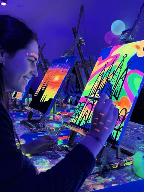 Madrid: Wine Gogh Glow Academy Paint and Sip Classes - FAQ