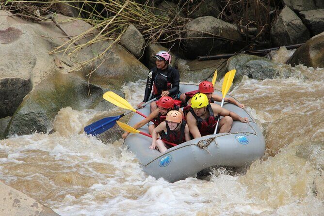 Mae Taeng River Extreme Rafting Experience in Chiang Mai - Group Size and Atmosphere