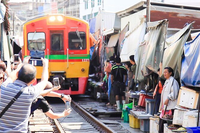 Maeklong Railway Market, Tha Kha Floating Market And The Hidden Gems - Key Points