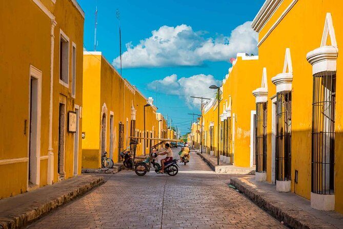 Magical Towns & Chichen Itza Day Trip from Mérida - Exploring Izamal: The Yellow Town