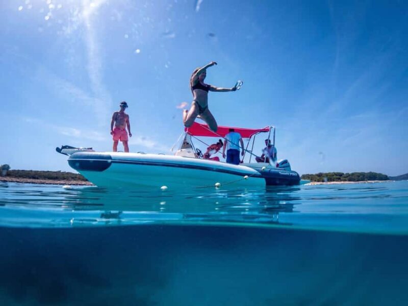 Magnific blue lagoon,speed boat towels included - Final Thoughts: A Solid Choice for Scenic Relaxation