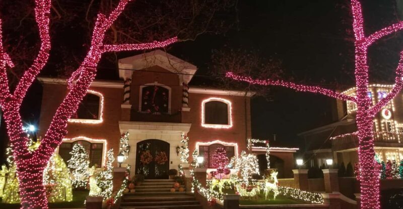 Magnificent Christmas Lights Tour of Dyker Heights Brooklyn - Who Will Love This Tour?