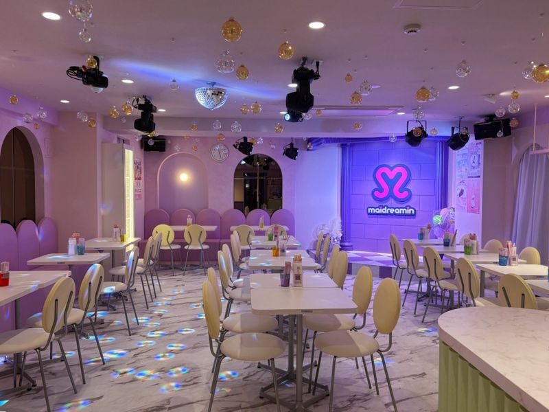 Maid Cafe & Dining Experience: Maidreamin HYPER (Tokyo) - The maid performance, toast, and seasonal songs