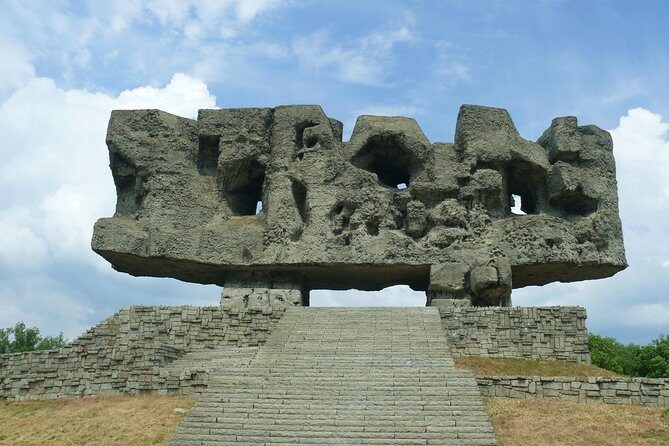 Majdanek Tour - Full Day Tour from Warsaw by private car - The Sum Up