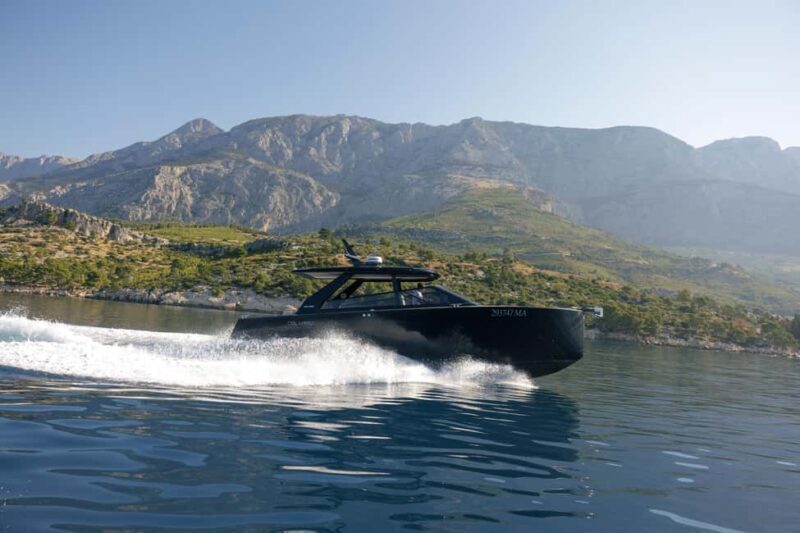 Makarska: 4 Island Yacht Tour to Town Hvar & Pakleni Islands - Key Points