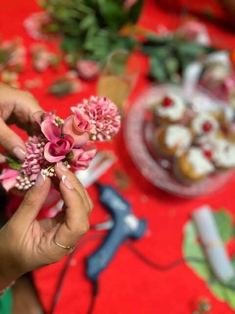 Make a traditional "tocado" sevillano - Key Points