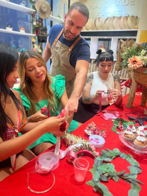 Make a traditional "tocado" sevillano - Discovering Seville’s Floral Tradition