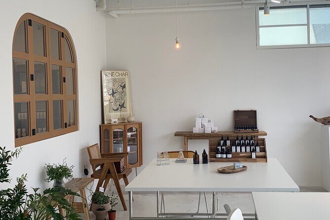 Make your K-scent perfume: Modern oneday class in Seoul - The Creative Blending Session