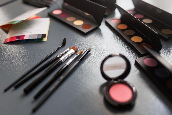 MAKEUP COURSE with colorimetry analysis - Practicalities & Considerations