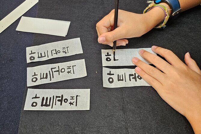 Making a traditional notebook & naming on it in Hangeul in Seoul - Who is this experience best suited for?