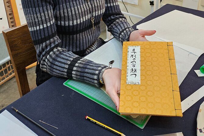 Making a traditional notebook & naming on it in Hangeul in Seoul - The Sum Up: who will love this workshop?