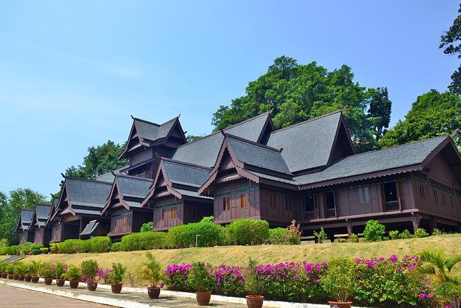 Malacca Shore Excursion with Professional Tour Guide & Lunch - FAQs