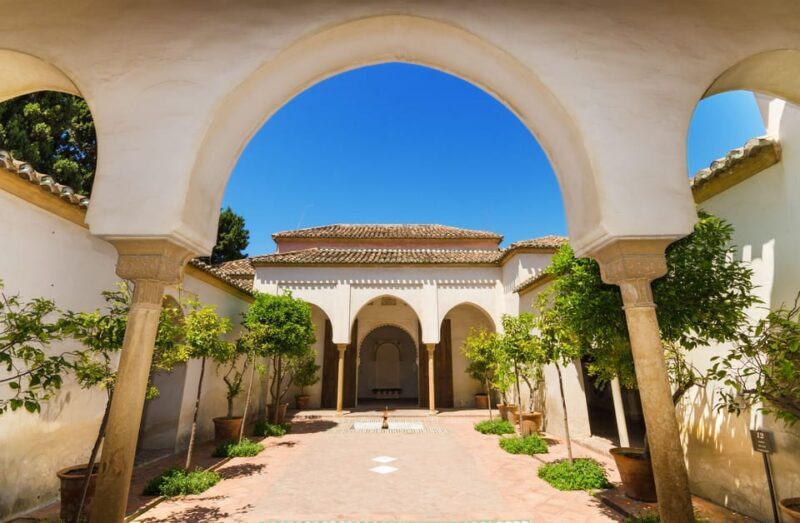 Malaga: Capture the most Photogenic Spots with a Local - A Walk Through Malaga’s Photogenic Heart with a Local