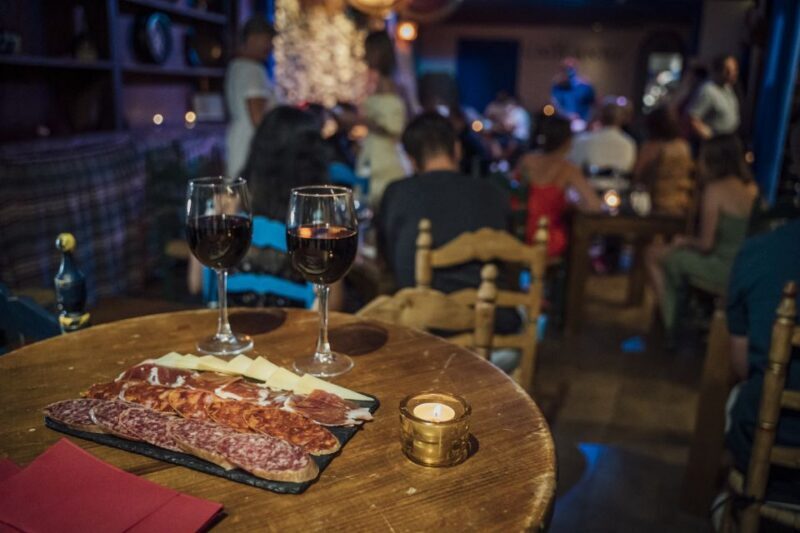 Malaga: El Gallo Ronco Flamenco Show Admission Ticket - Itinerary and Venue Atmosphere