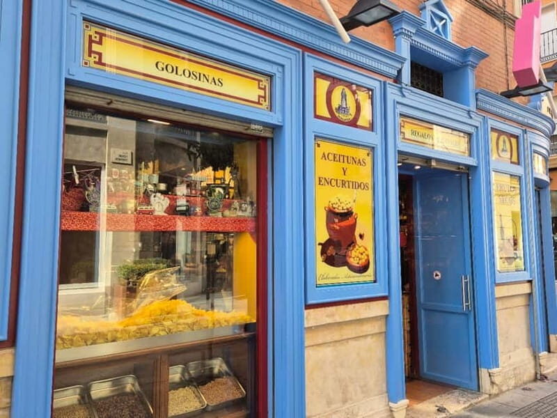 Málaga: Highlights Walking Tour with Drinks and Tapas - Exploring Málaga’s Historic Center: A Closer Look